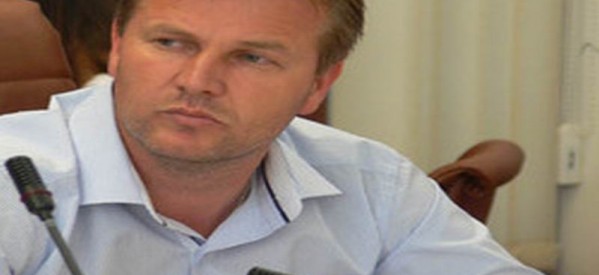 Stelian Dolha: E cumva dedublarea o boală care a lovit întregul Guvern, nu doar pe șeful său? Stelian Dolha: E cumva dedublarea o boală care a lovit întregul Guvern, nu doar pe șeful său?