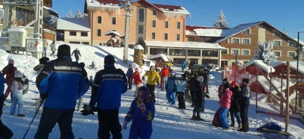 Jandarmii Montani Rodna în sprijinul turiştilor pe pârtia din Valea Blaznei! Jandarmii Montani Rodna în sprijinul turiştilor pe pârtia din Valea Blaznei!