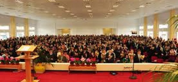 Seria de congrese ale Martorilor lui Iehova-„Să urmăm exemplul lui Isus!”, susţine valorile familiale Seria de congrese ale Martorilor lui Iehova-„Să urmăm exemplul lui Isus!”, susţine valorile familiale