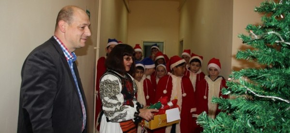 Elevii Centrului Școlar de Educație Incluzivă Nr.1 Bistrița, primii colindători ai Agenției pentru Protecția Mediului Bistrița Năsăud Elevii Centrului Școlar de Educație Incluzivă Nr.1 Bistrița, primii colindători ai Agenției pentru Protecția Mediului Bistrița Năsăud