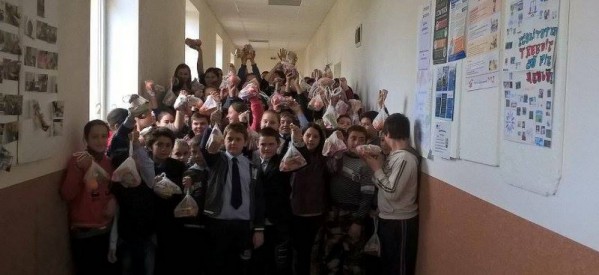 Eco-şcolarii harnici din mediul rural l-au primit pe Moş Crăciun Eco-şcolarii harnici din mediul rural l-au primit pe Moş Crăciun