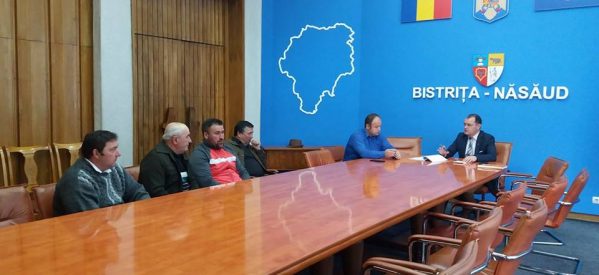 Reprezentanţii Asociaţiei Crescătorilor de Taurine din Budurleni, în audiență la prefectul Ovidiu Frenț Reprezentanţii Asociaţiei Crescătorilor de Taurine din Budurleni, în audiență la prefectul Ovidiu Frenț