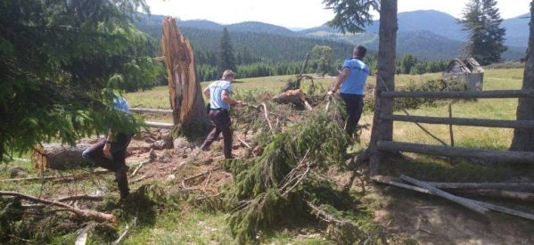 Trei trasee turistice din Munţii Călimani şi Bîrgăului sunt blocate Trei trasee turistice din Munţii Călimani şi Bîrgăului sunt blocate