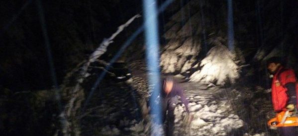 Un jandarm aflat în concediu a ajutat doi studenţi blocați pe Valea Blaznei Un jandarm aflat în concediu a ajutat doi studenţi blocați pe Valea Blaznei