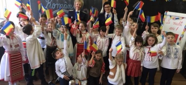 Ziua Națională a României marcată de Școala Gimnazială „Ștefan cel Mare” Bistrița, alături de polițiști Ziua Națională a României marcată de Școala Gimnazială „Ștefan cel Mare” Bistrița, alături de polițiști