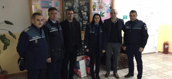 Moș Nicolae a ajuns la Centrul de Plasament Bistriţa, cu ajutorul polițiștilor Moș Nicolae a ajuns la Centrul de Plasament Bistriţa, cu ajutorul polițiștilor