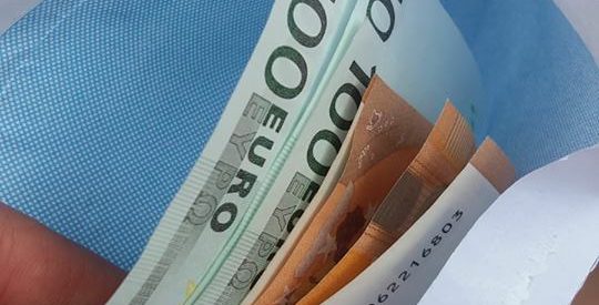 Plic cu bani găsit de un subofițer din cadrul IJJ Bistrița-Năsăud, aflat în concediu, restituit păgubașului Plic cu bani găsit de un subofițer din cadrul IJJ Bistrița-Năsăud, aflat în concediu, restituit păgubașului
