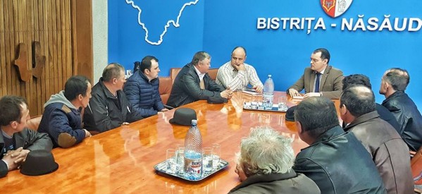 Prefectul Ovidiu Frenţ a ascultat nemulțumurile crescătorilor de ovine din Sângeorz-Băi Prefectul Ovidiu Frenţ a ascultat nemulțumurile crescătorilor de ovine din Sângeorz-Băi