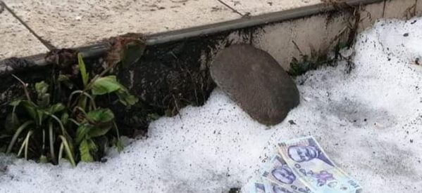 Gest de admirat făcut de o femeie din Bistrița Gest de admirat făcut de o femeie din Bistrița